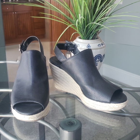 F21 Strappy Black Wedges 7.5 - Picture 5 of 9